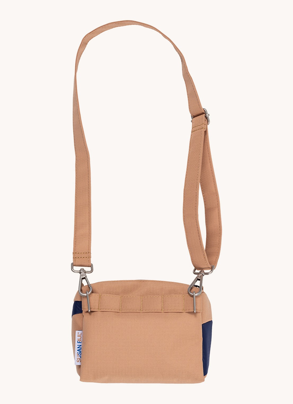 SUSAN BIJL Bum Bag Medium crossbodytas met waterafstotende coating - achterkant 4 camel