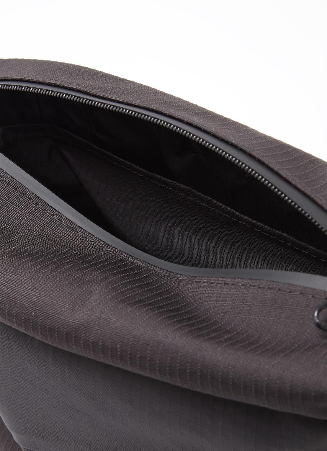 SUSAN BIJL The New Bum Bag Medium crossbodytas met waterafstotende coating - detail 3 zwart
