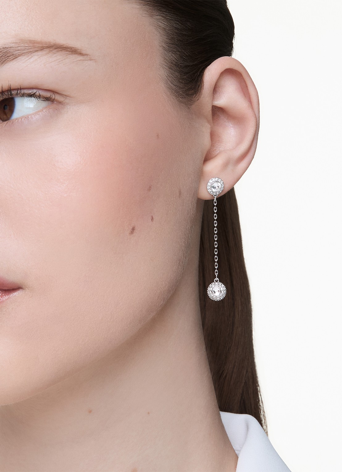 Swarovski Una oorhangers met kristal - voorkant 2 zilver