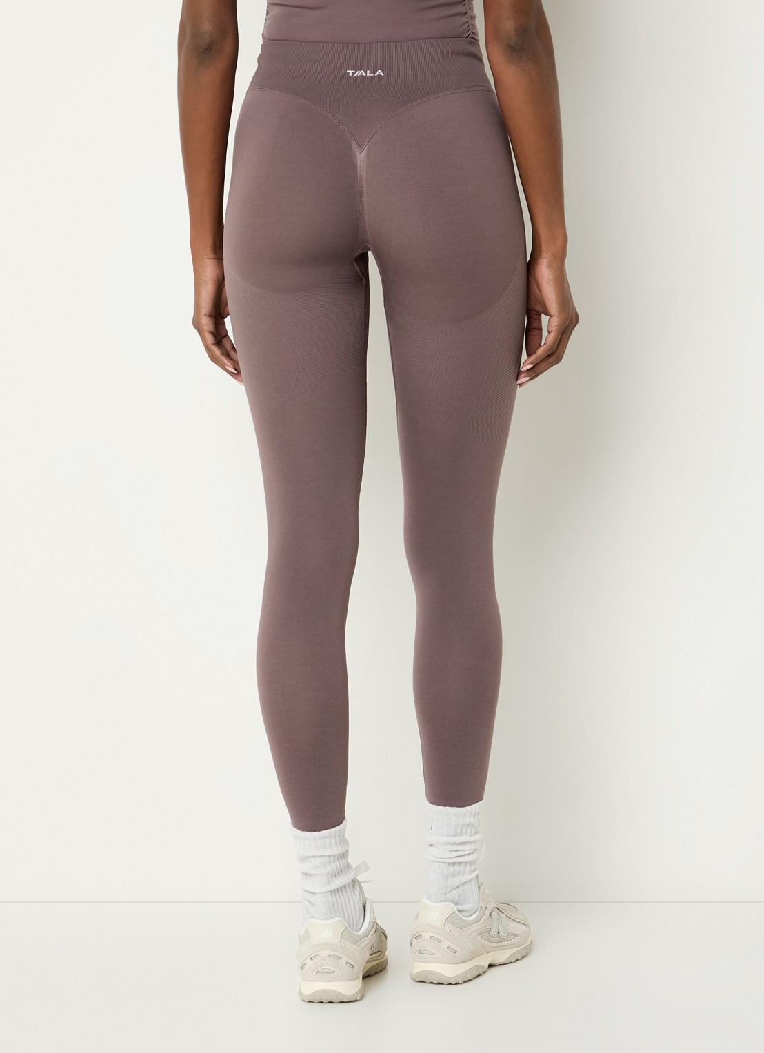 TALA Sculpt Seamless high waist skinny fit trainingslegging - achterkant 3 lichtbruin