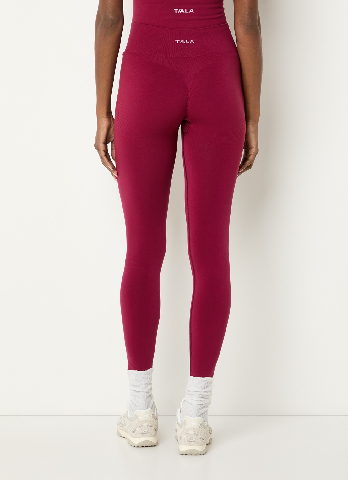 TALA Sculpt Seamless high waist skinny fit trainingslegging - achterkant 5 kersenrood