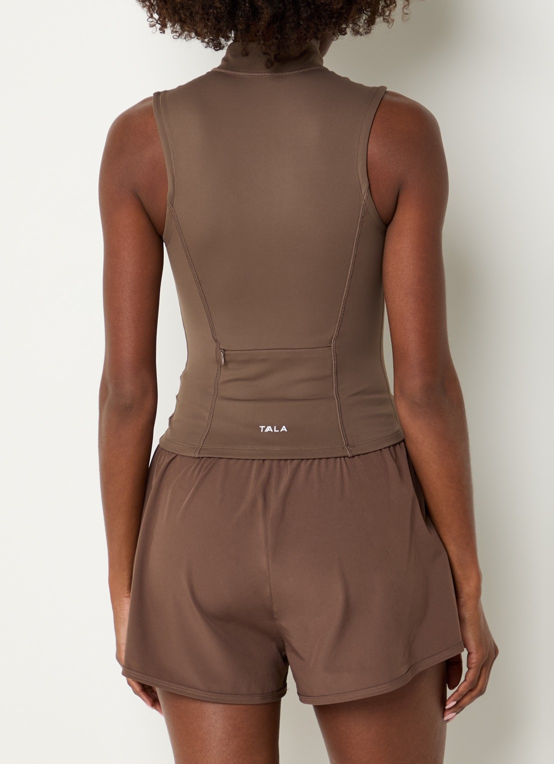 TALA SkinLuxe mouwloos sweatvest met opstaande kraag - achterkant 3 bruin