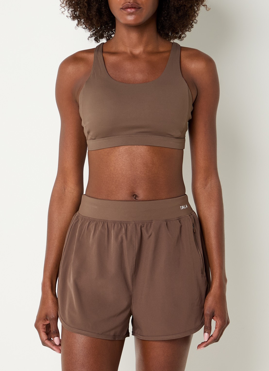 TALA SkinLuxe sport bh met medium support - detail 2 bruin