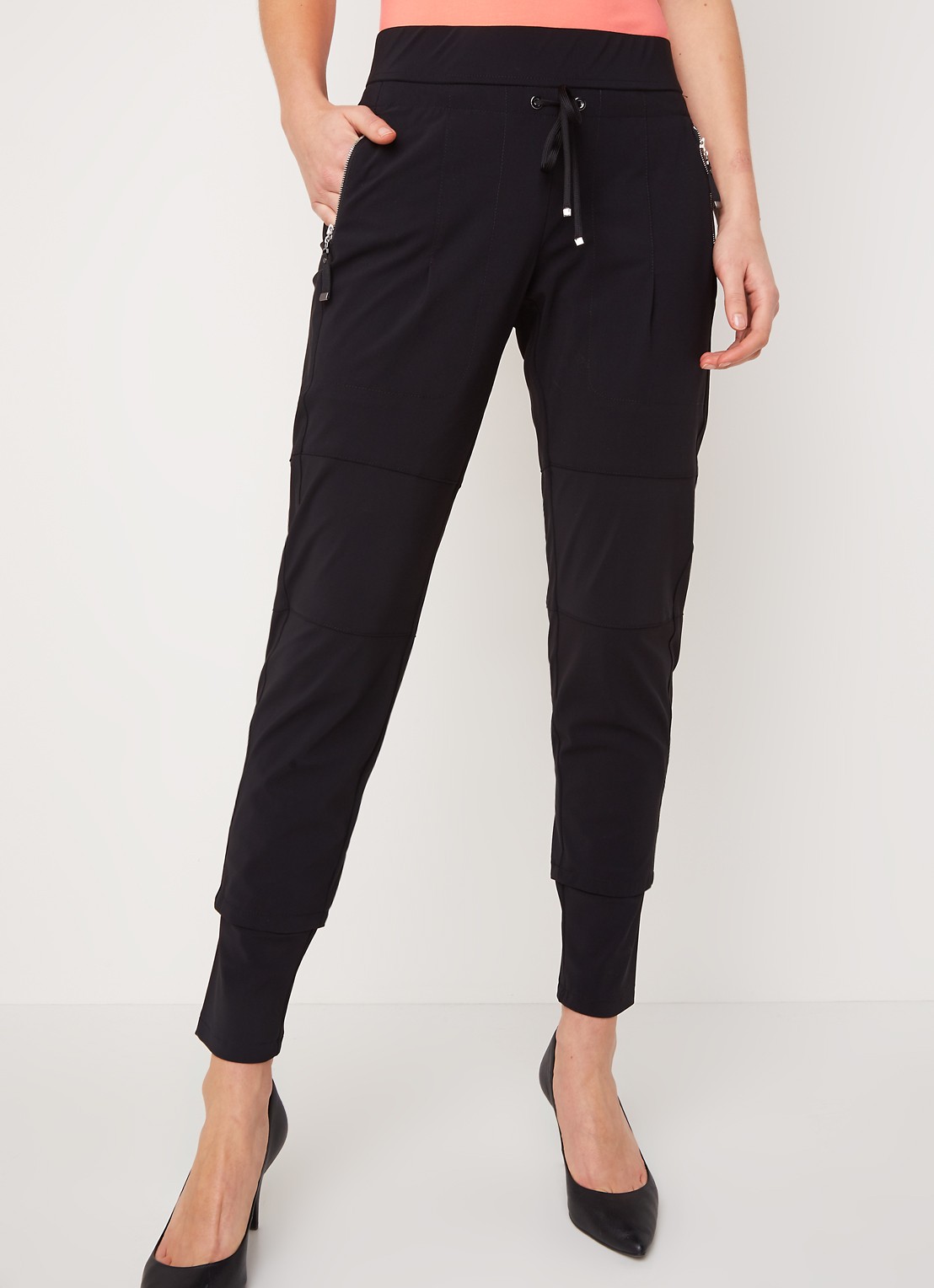 Tapered fit track pants met drawstring - detail zwart