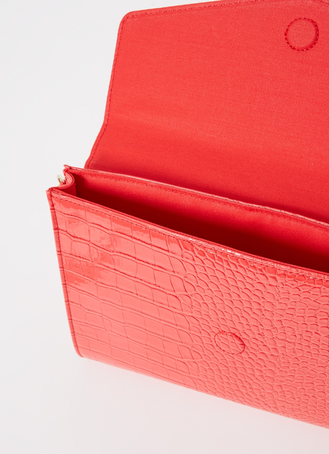 Ted Baker Crocey clutch met crocostructuur - detail 2 koraal