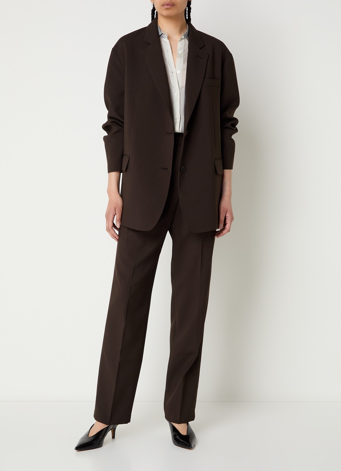 The Frankie Shop Bea oversized blazer met klepzakken  - voorkant 4 donkerbruin