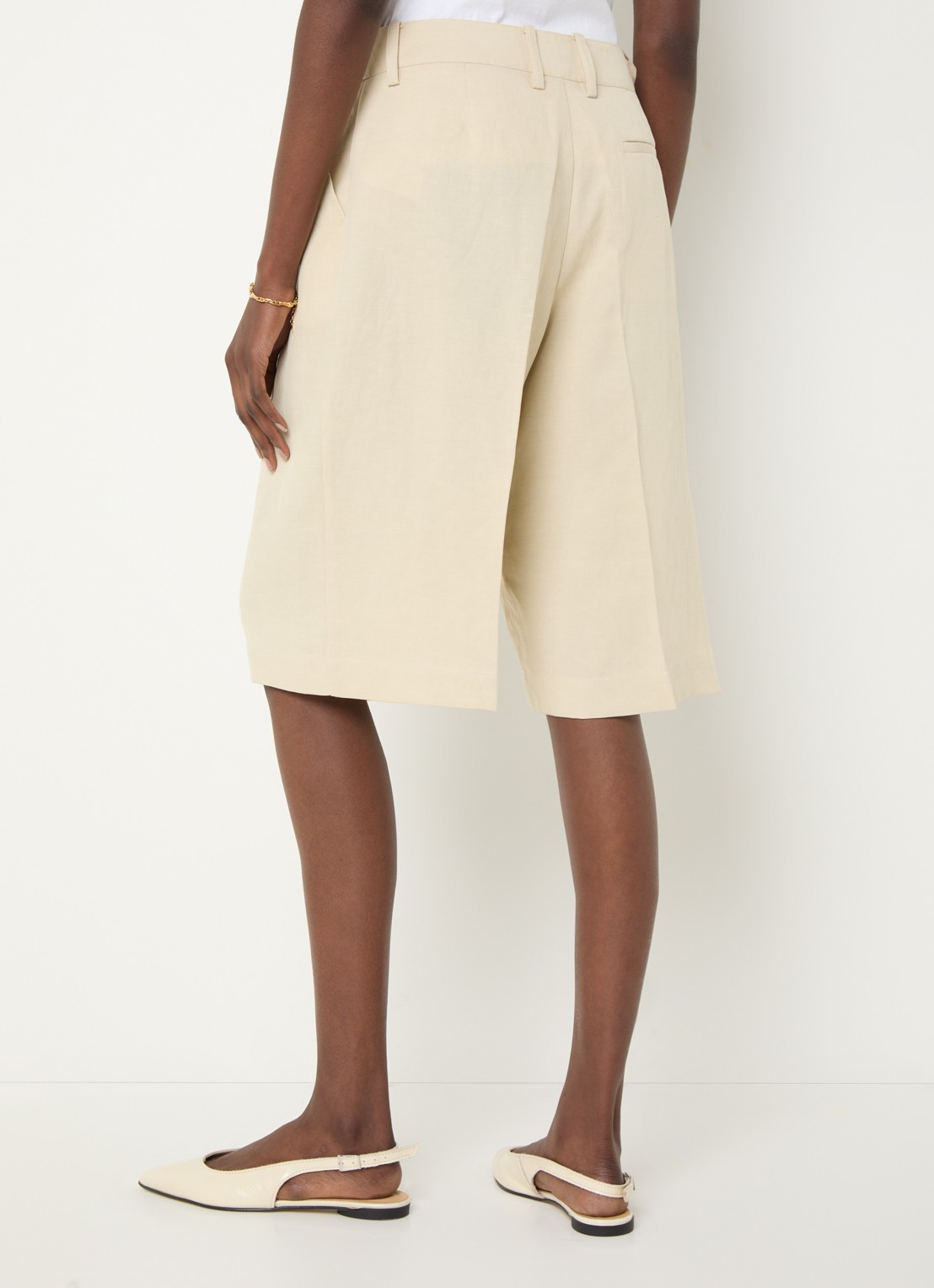 The Frankie Shop Bilbao high waist wide fit korte pantalon in linnenblend - achterkant 2 beige