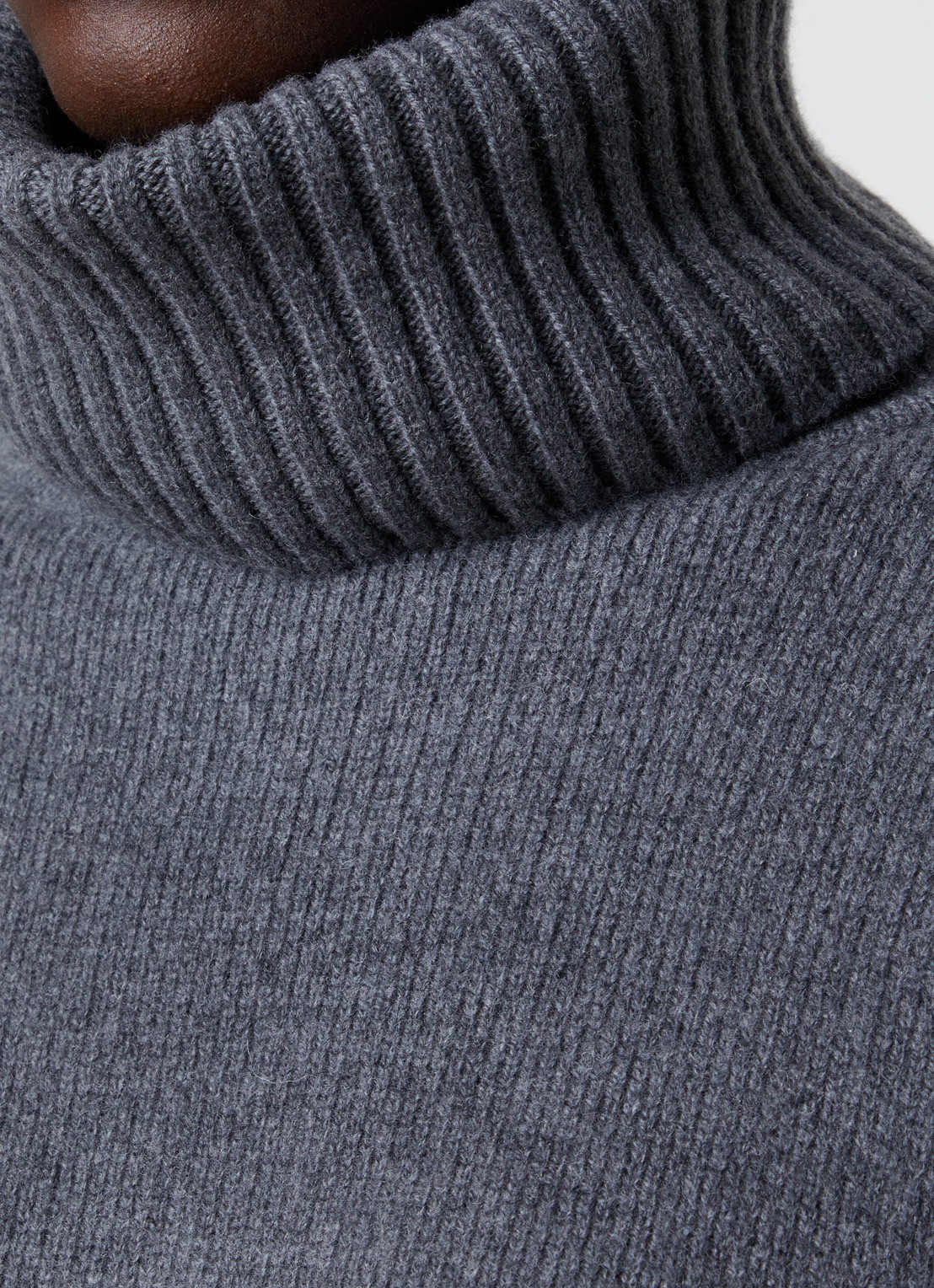 The Frankie Shop Elly fijngebreide coltrui in kasjmierblend - detail 3 grijs