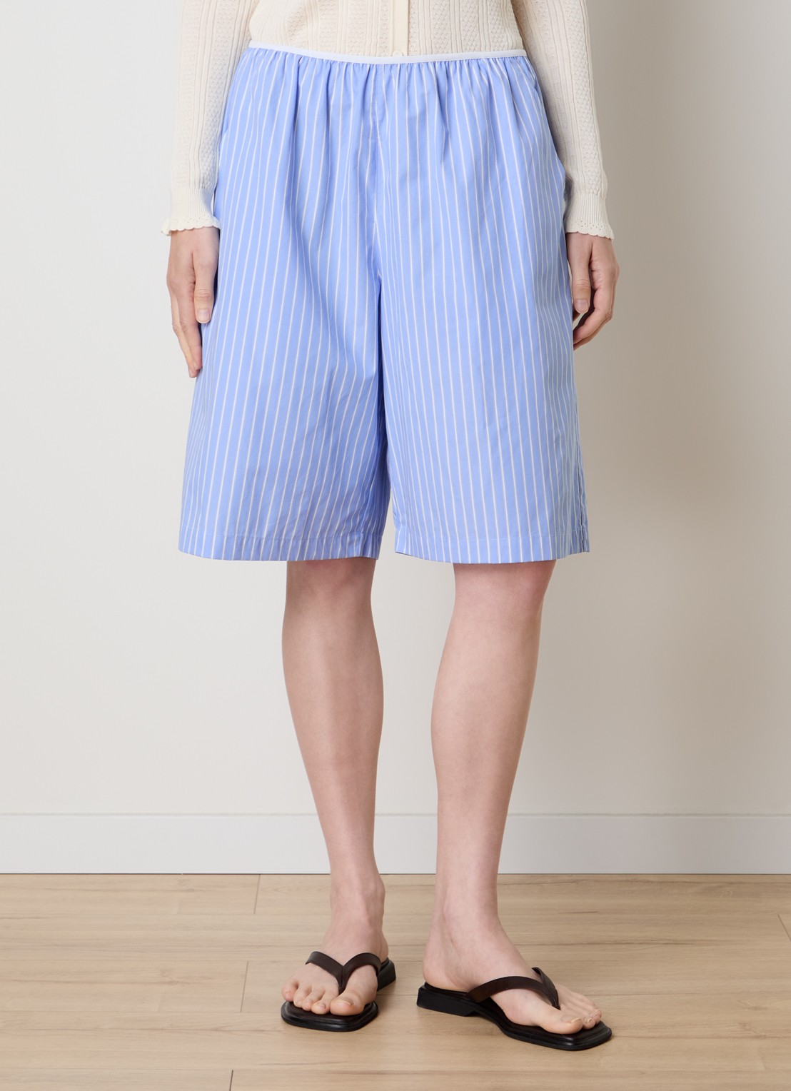 The Frankie Shop Elyn high waist loose fit korte broek met streepprint - detail 3 blauw