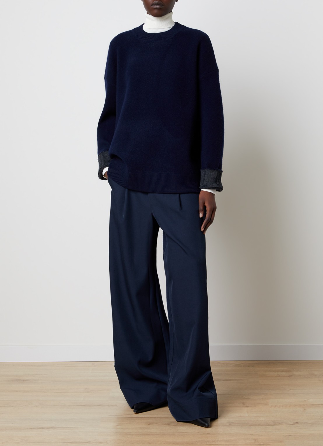 The Frankie Shop Hana grofgebreide trui in wolblend - voorkant 3 donkerblauw