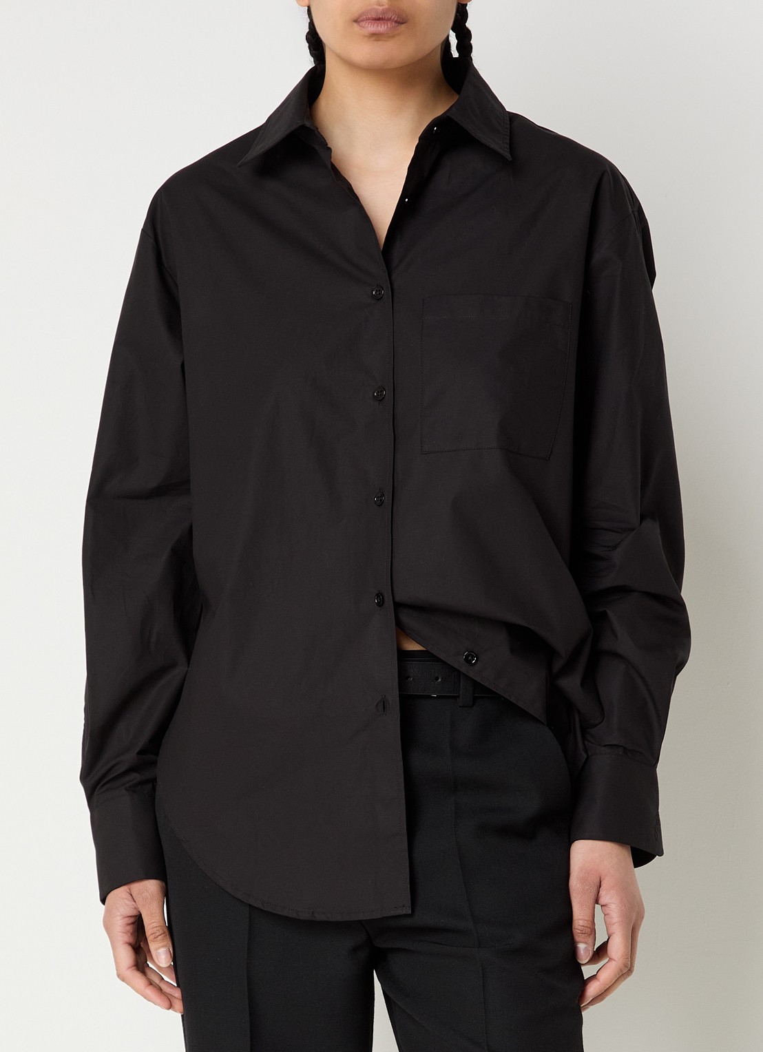 The Frankie Shop  Lui oversized blouse met borstzak  - detail zwart