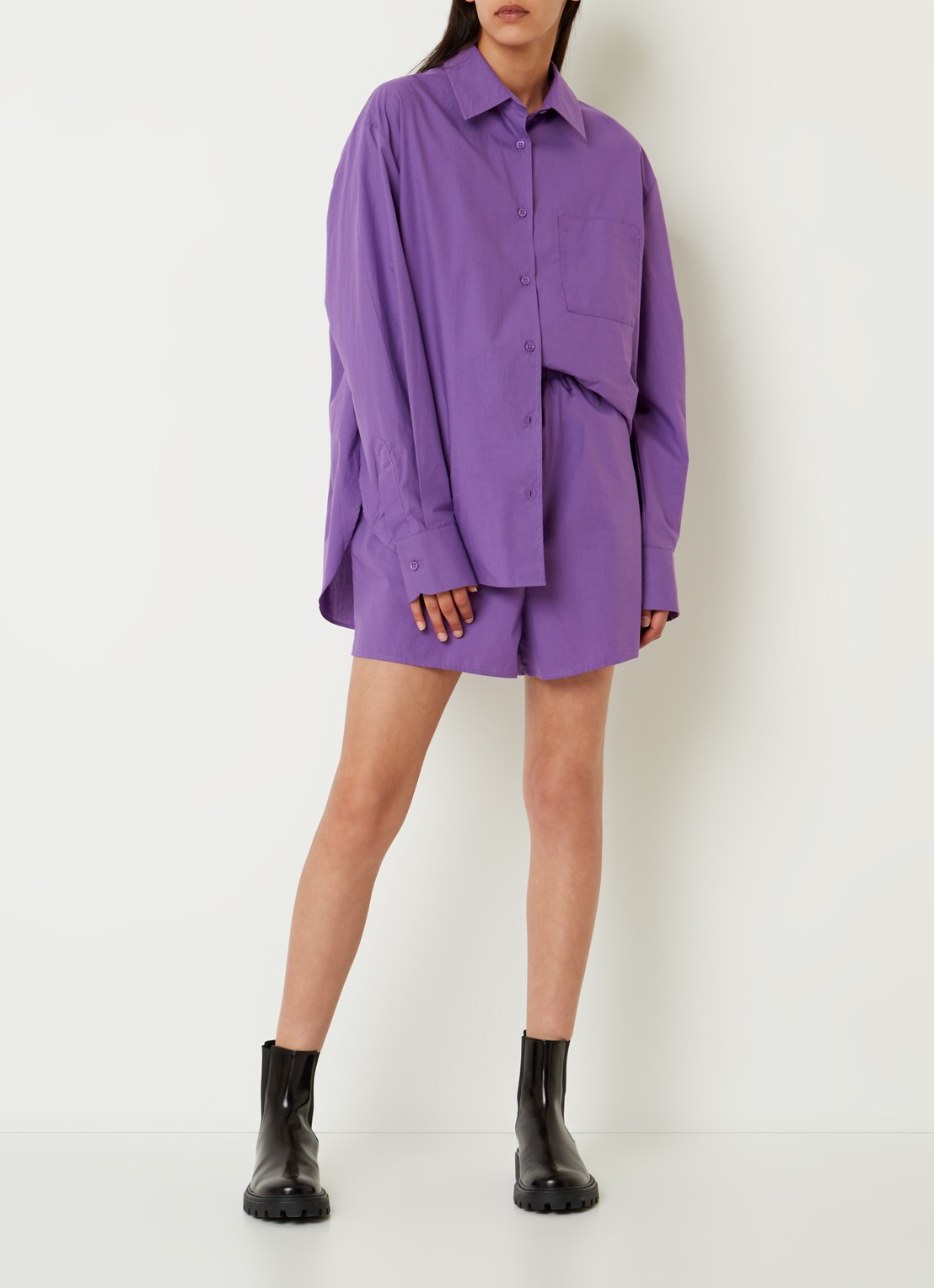 The Frankie Shop  Lui oversized blouse met borstzak  - voorkant 3 paars