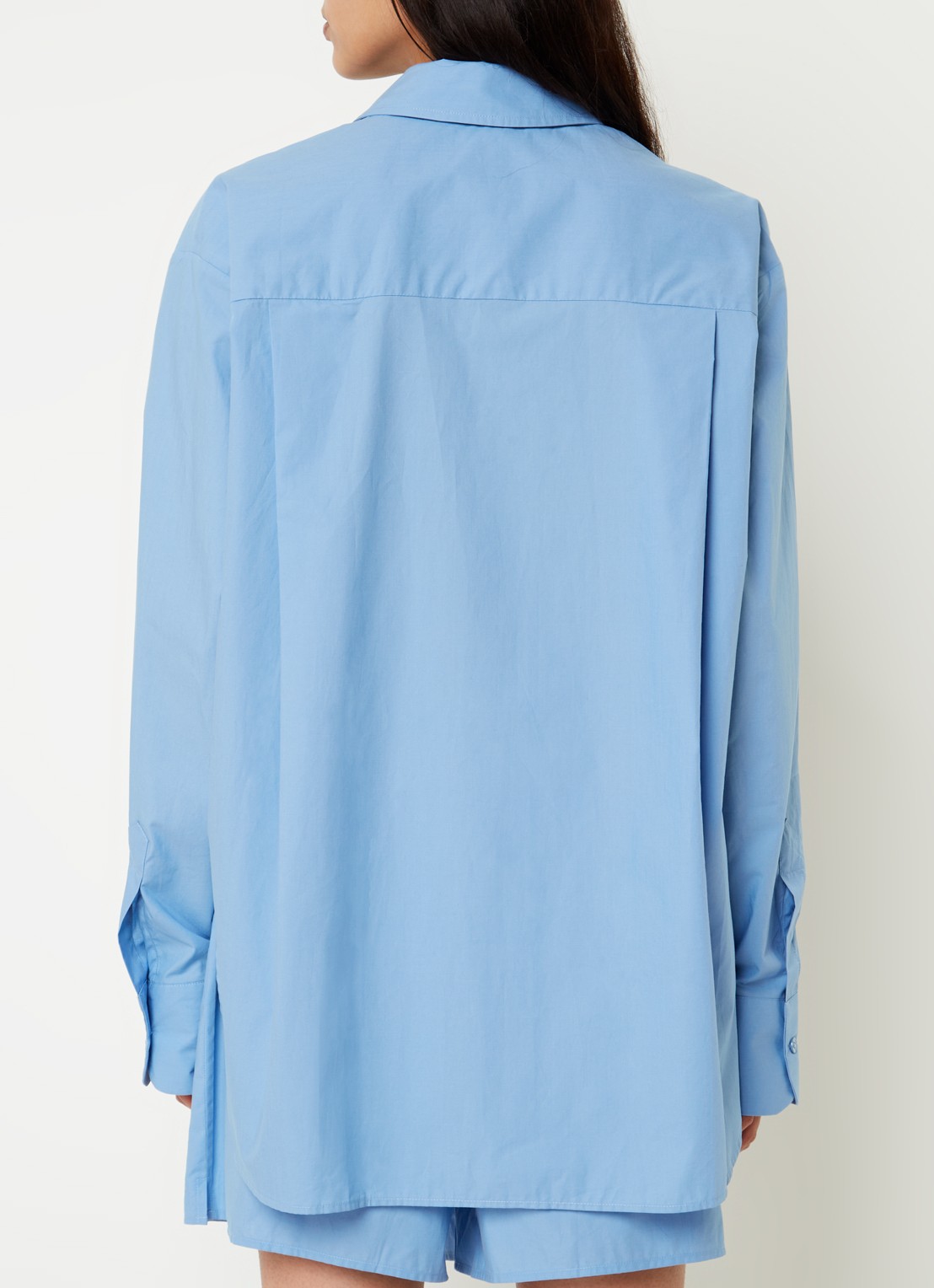 The Frankie Shop  Lui oversized blouse met borstzak  - achterkant 2 lichtblauw