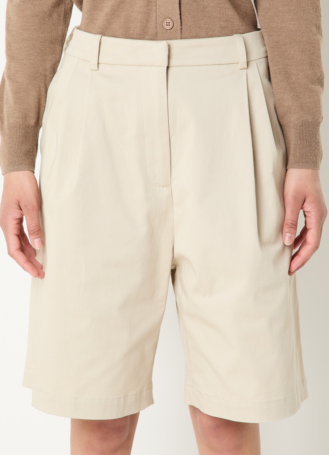 The Frankie Shop Marfa high waist wide fit korte broek met steekzakken  - detail 4 beige