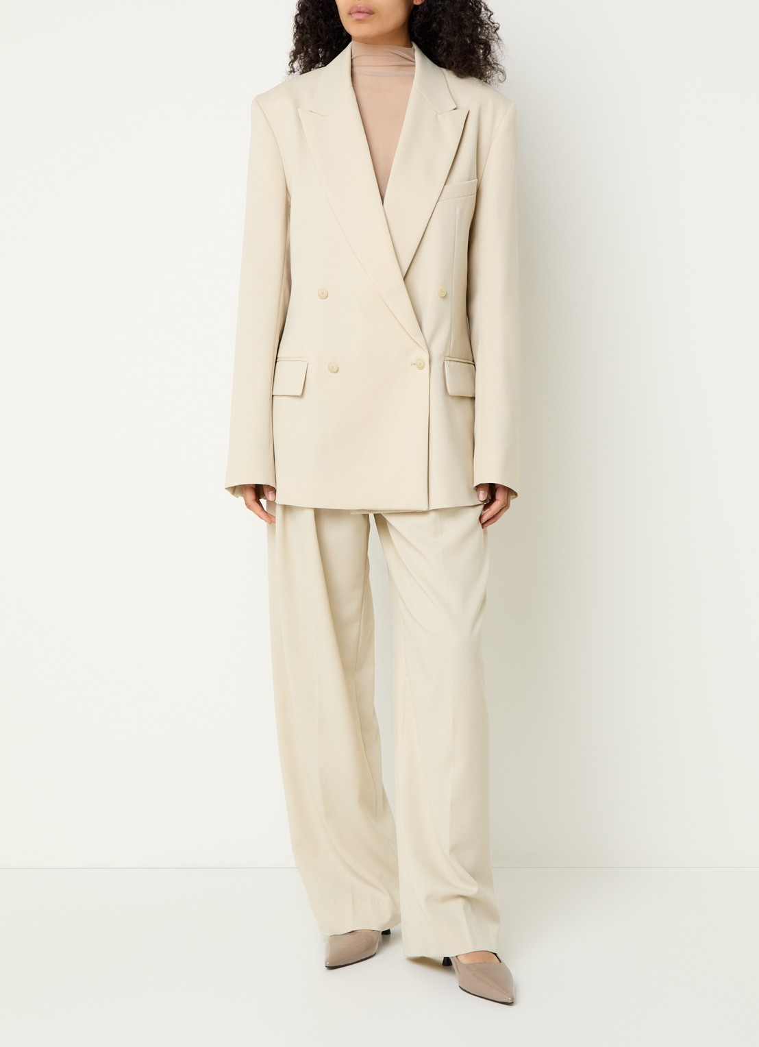 The Frankie Shop Newark double-breasted blazer in scheerwolblend met klepzakken - voorkant 4 creme