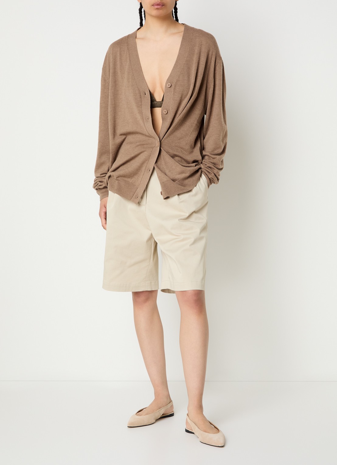 The Frankie Shop Nina bralette van satijn  - voorkant 3 olijfgroen