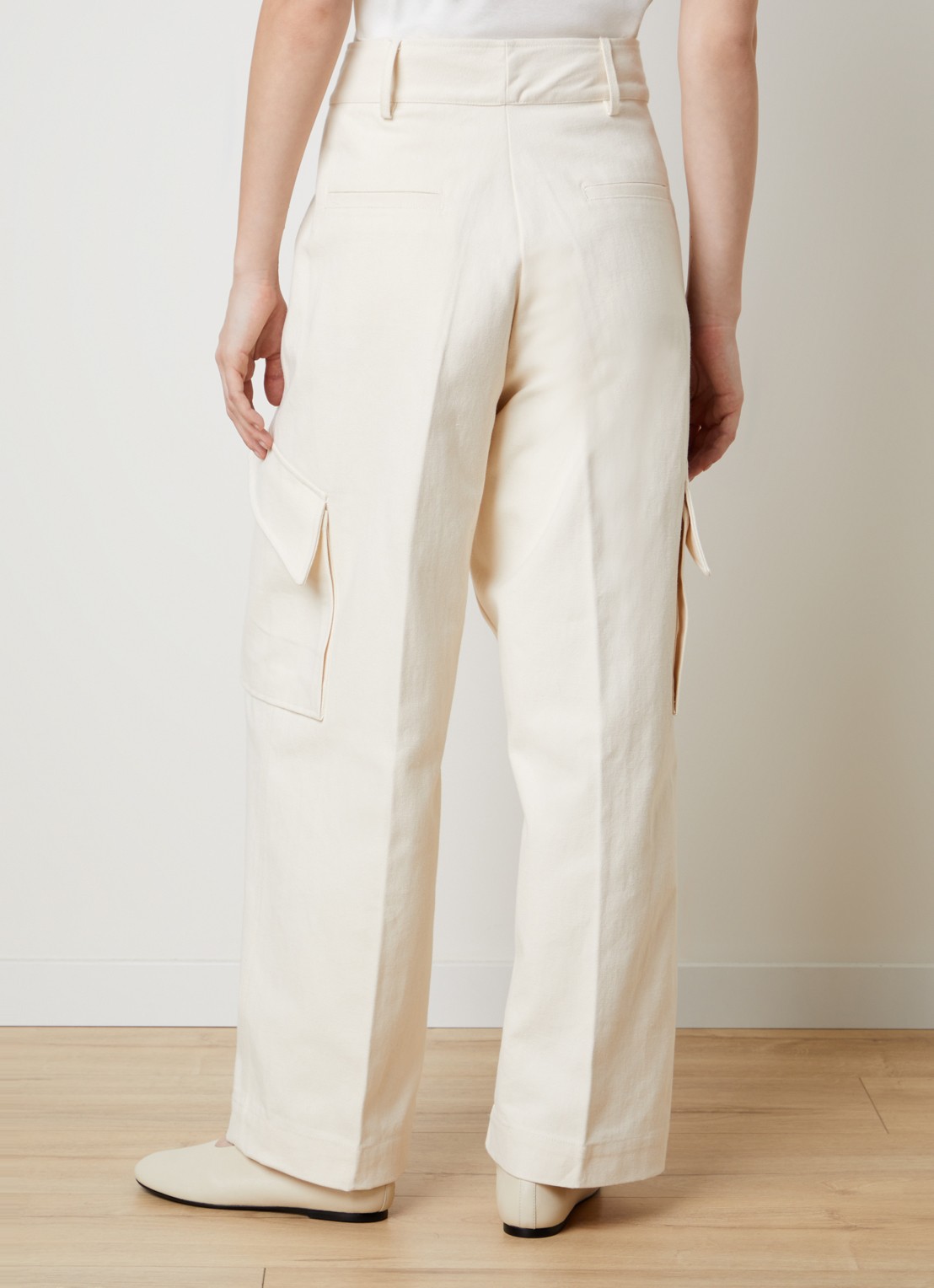 The Frankie Shop Oslo high waist loose fit cargobroek van canvas - achterkant 3 creme