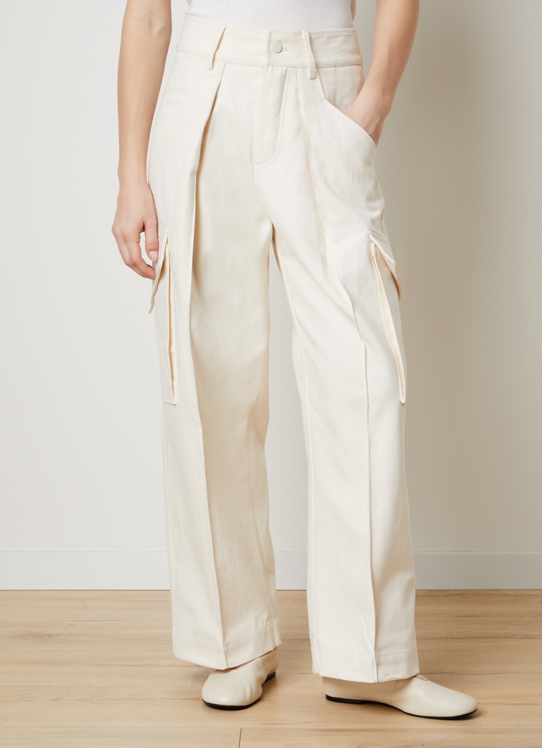 The Frankie Shop Oslo high waist loose fit cargobroek van canvas - detail creme