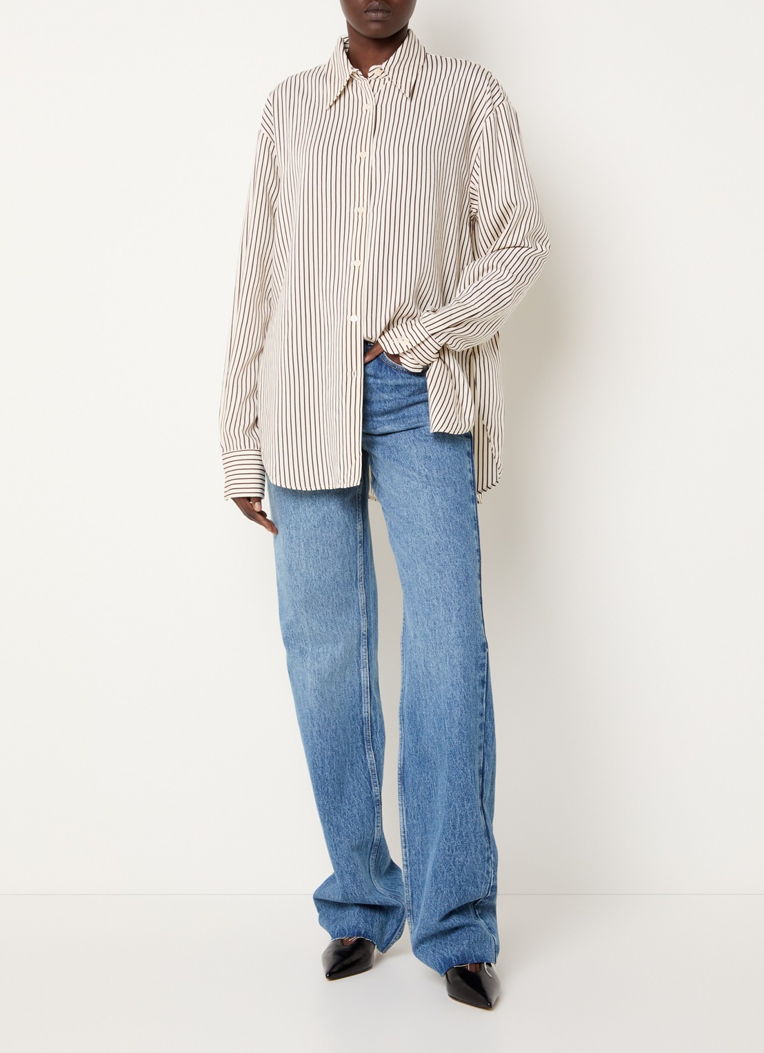 The Frankie Shop Peri oversized blouse  met streepprint - voorkant 3 creme