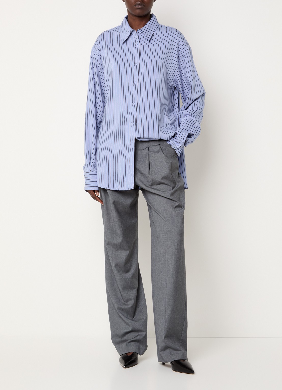 The Frankie Shop Peri oversized blouse  met streepprint - voorkant 4 lavendel