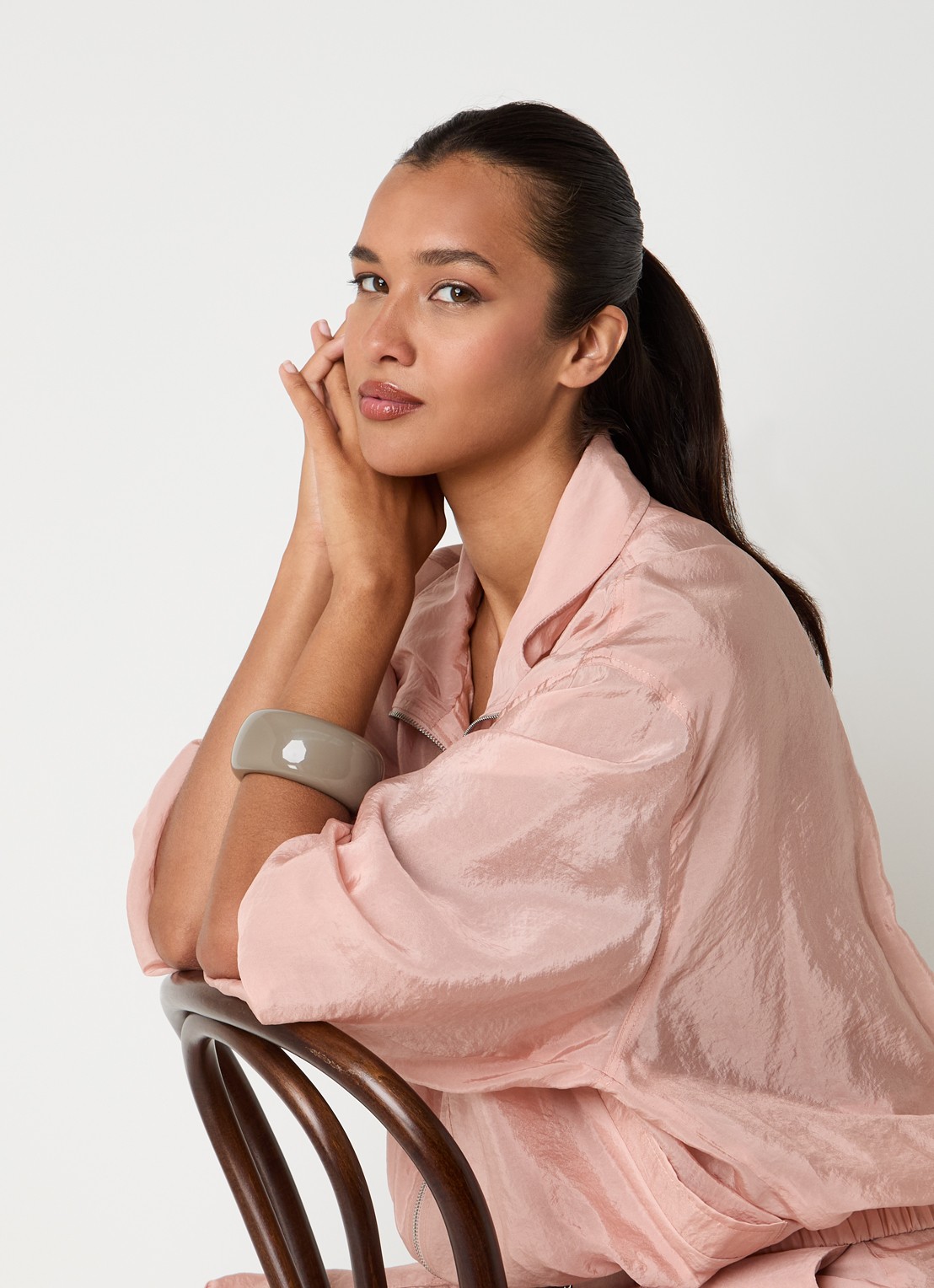 The Frankie Shop Tfs Glossy bangle - voorkant 2 taupe