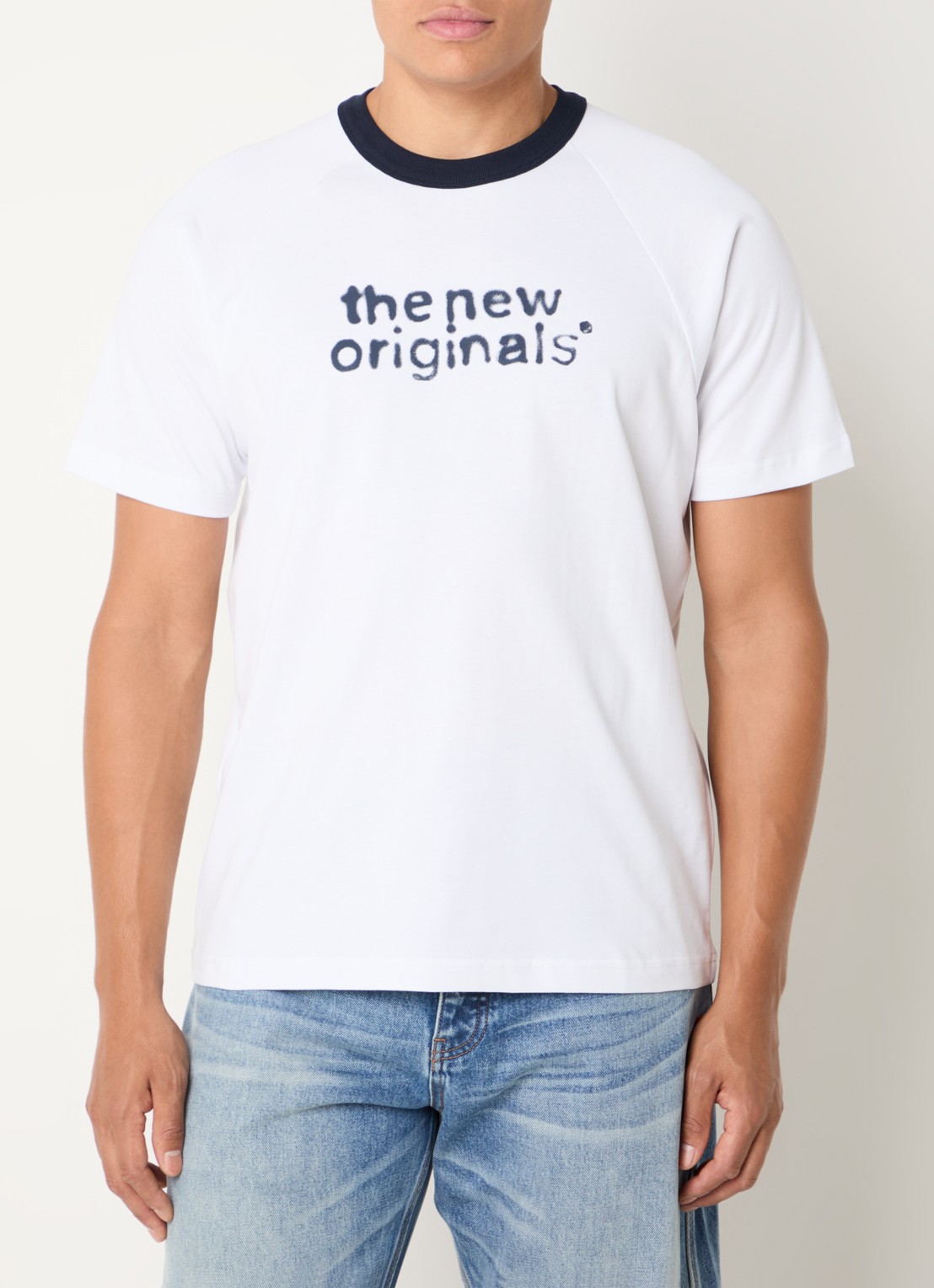 The New Originals Airbrushed Emblem Raglan T-shirt met logo - detail 4 wit