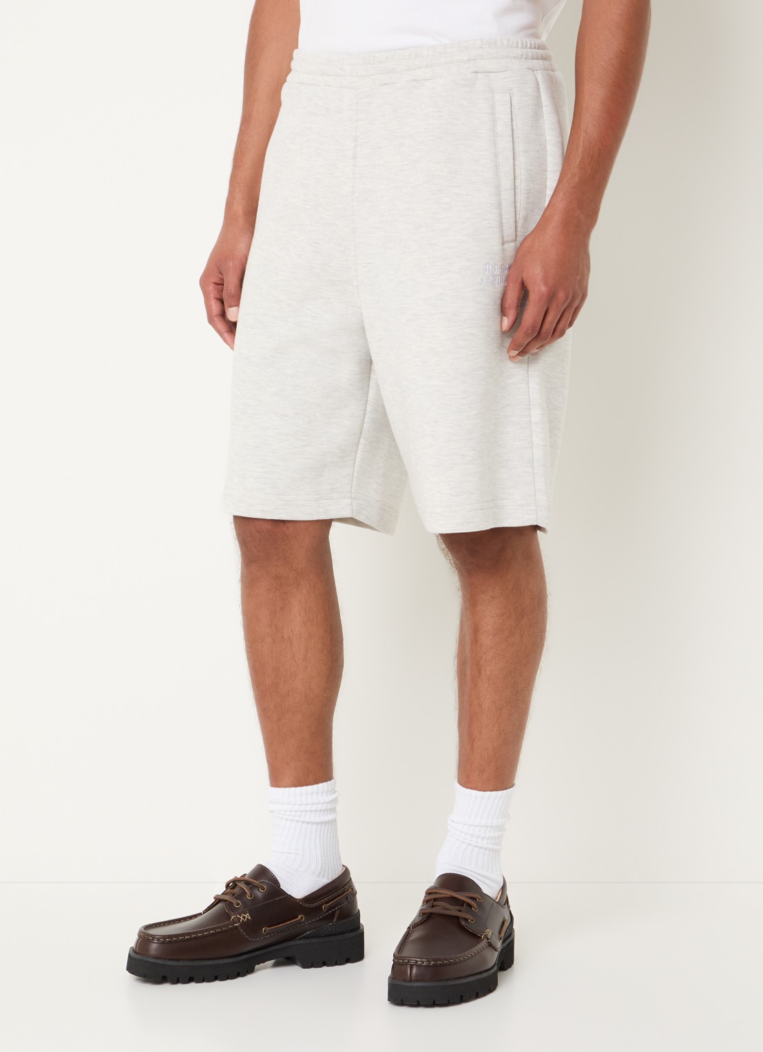 The New Originals Emblem wide fit korte joggingbroek met logo - detail grijsmele