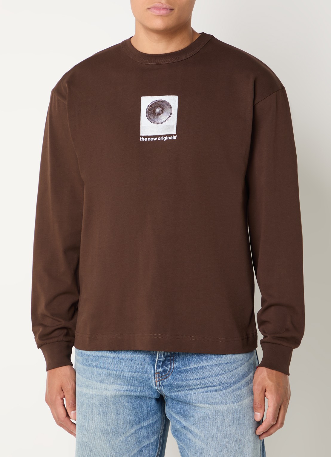 The New Originals Soundwall longsleeve met logo- en backprint - detail 3 bruin