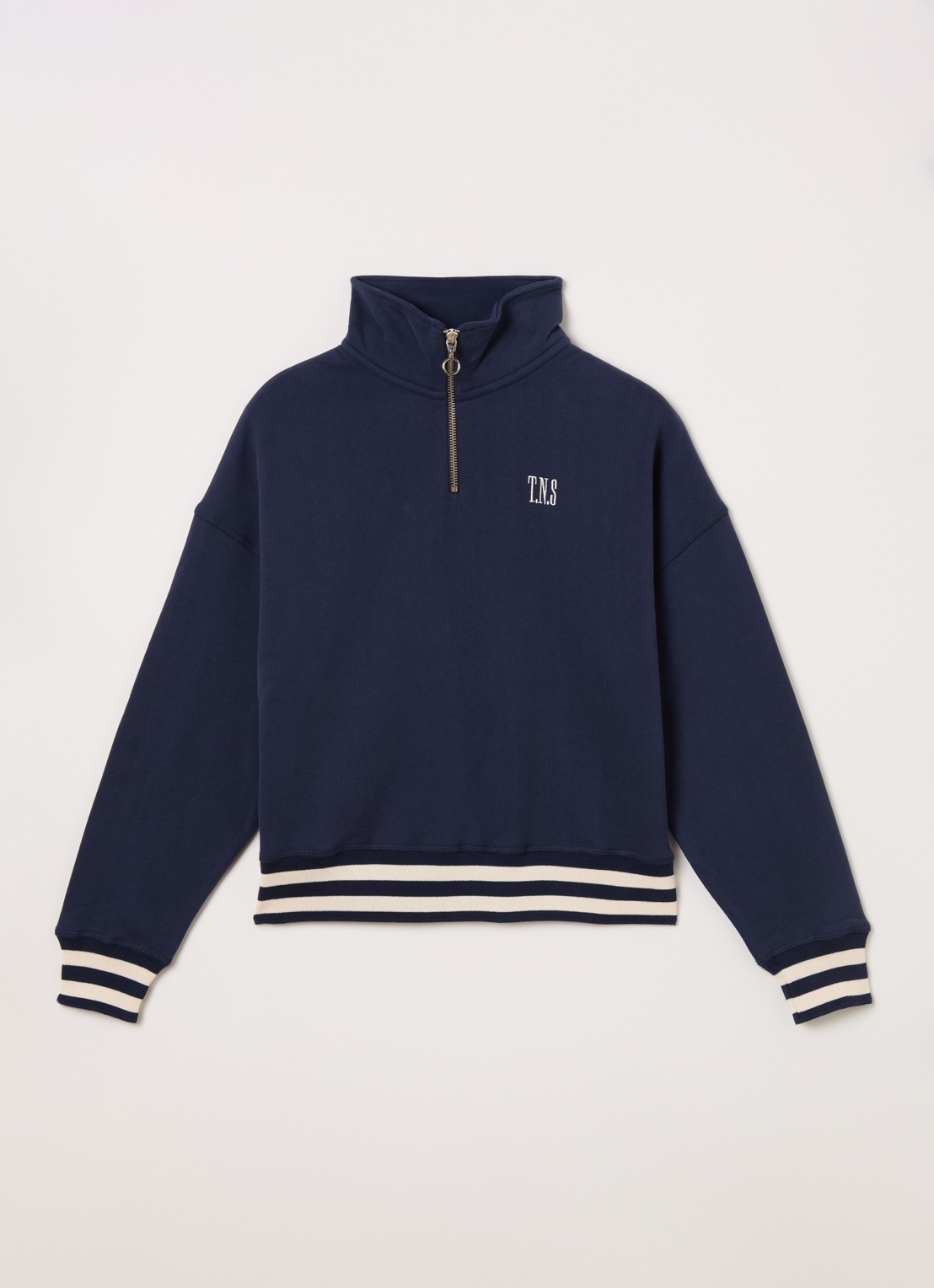 The New Society Mochi sweater met opstaande kraag - voorkant donkerblauw
