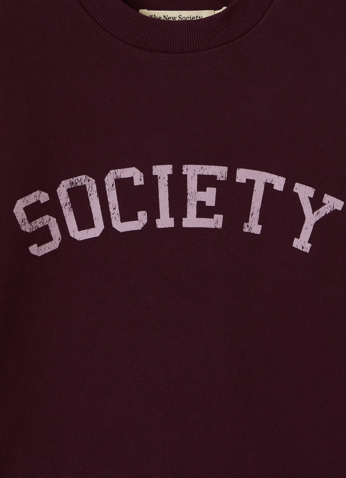 The New Society Sweater met logoprint - detail bordeauxrood