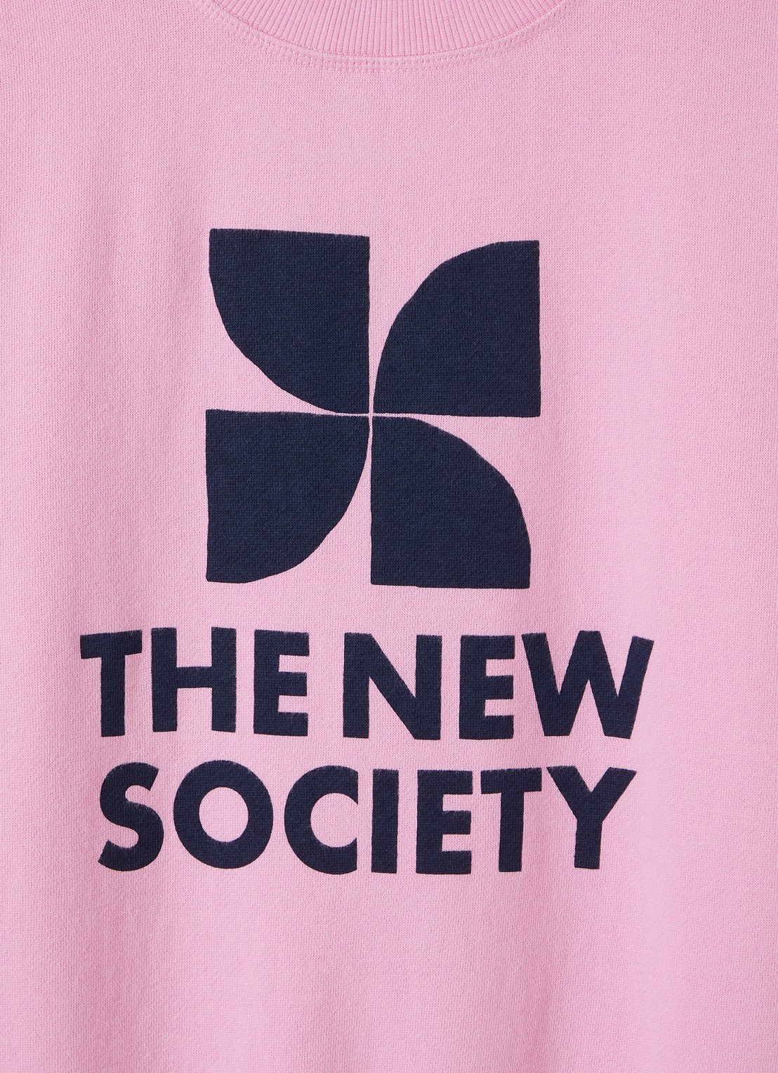The New Society Sweater met logoprint - detail lila