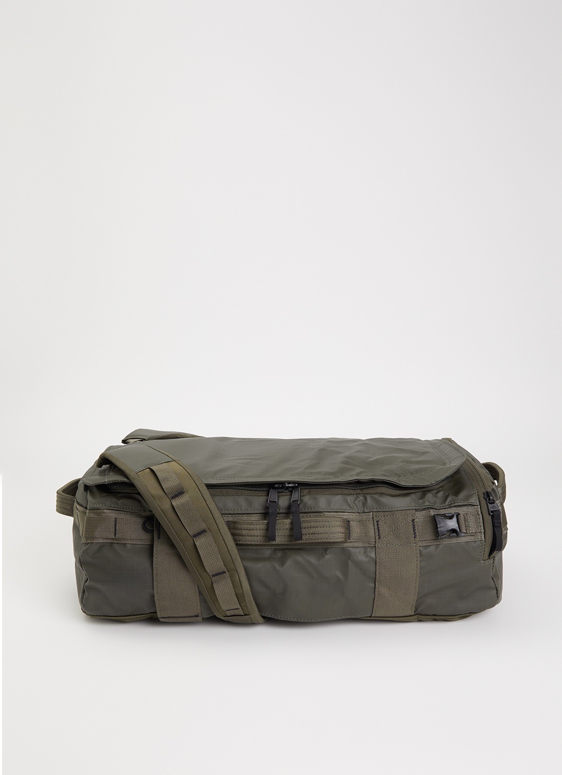 The North Face Base Camp Voyager 32L rugzak met 15 inch laptopvak - voorkant 4 donkergroen