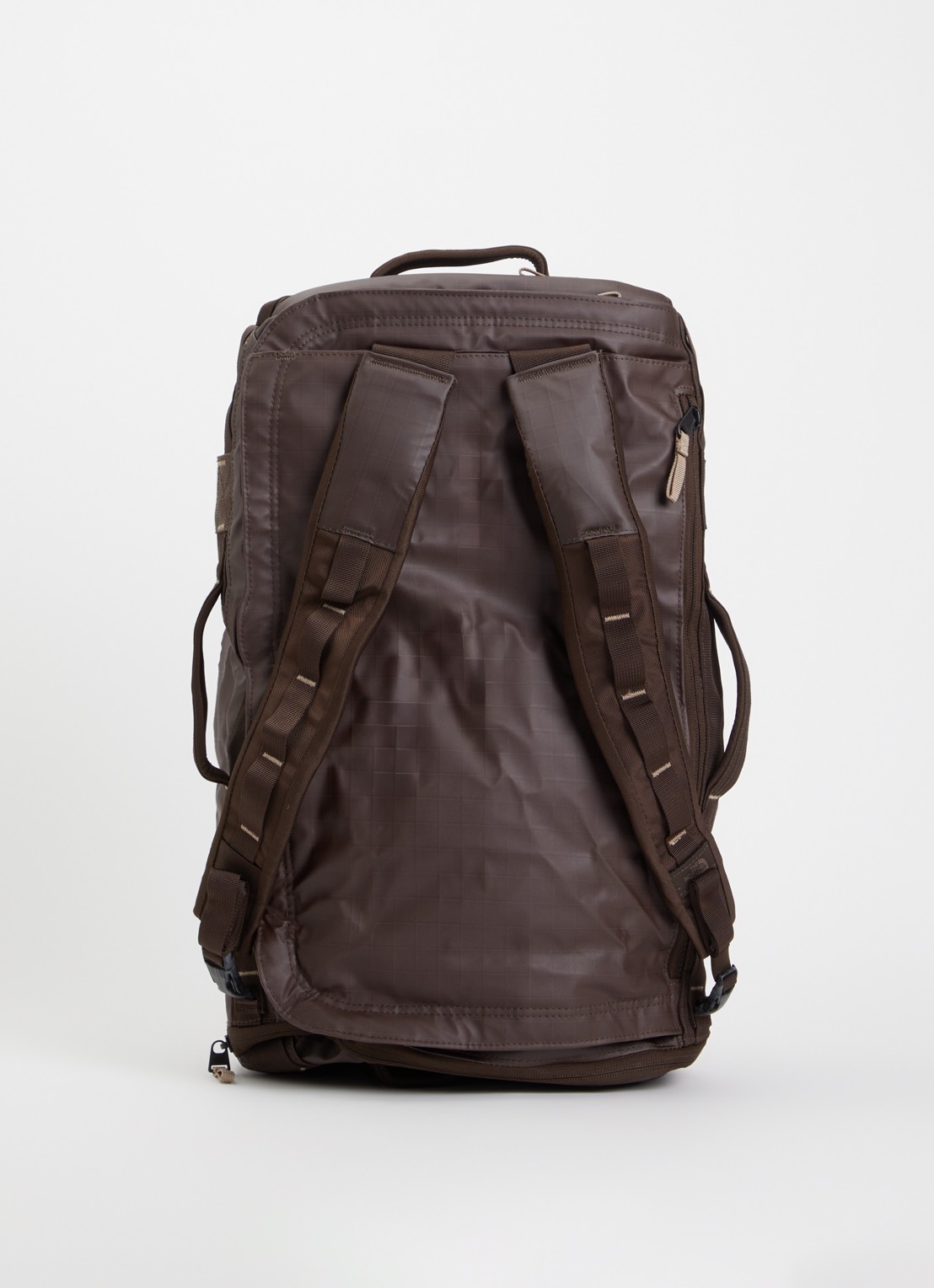 The North Face Base Camp Voyager 32L rugzak met 15 inch laptopvak - achterkant 4 donkerbruin