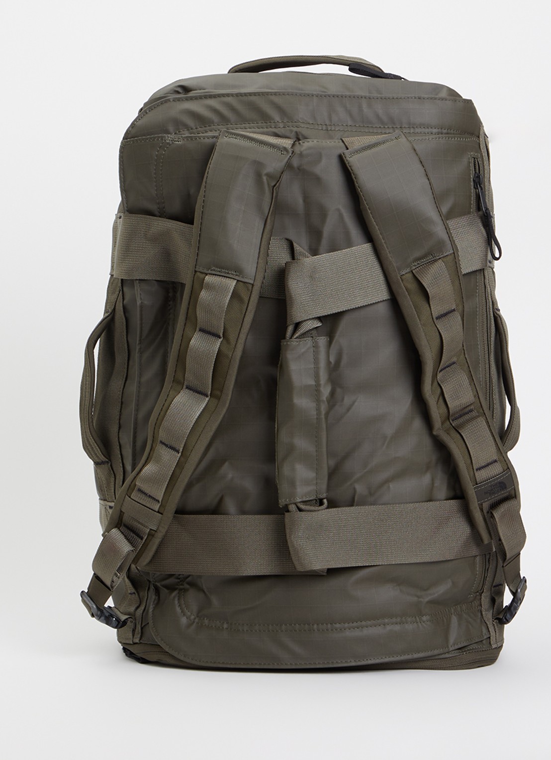 The North Face Base Camp Voyager 42L weekendtas met 15 inch laptopvak - achterkant legergroen
