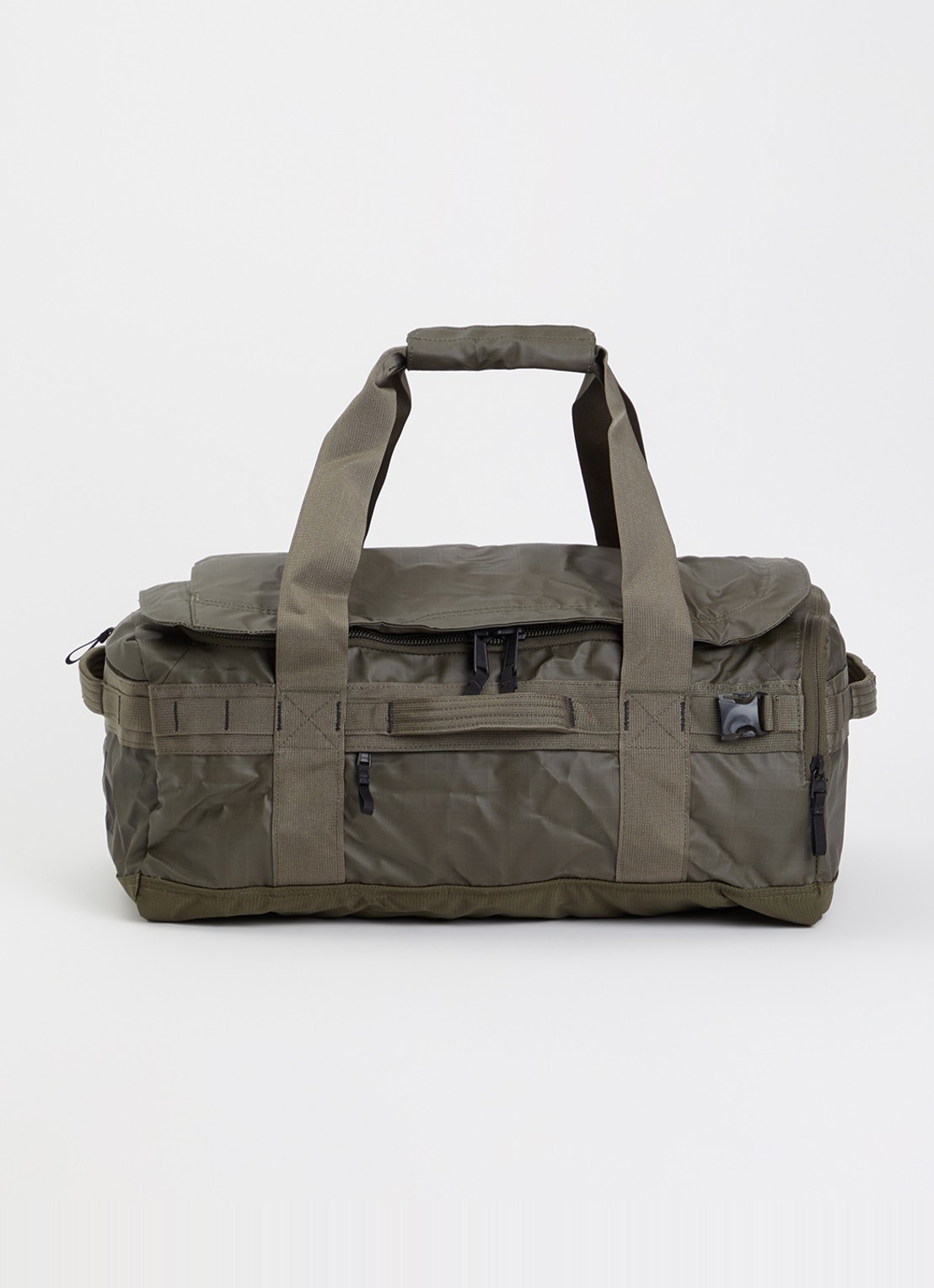 The North Face Base Camp Voyager 42L weekendtas met 15 inch laptopvak - voorkant 2 legergroen