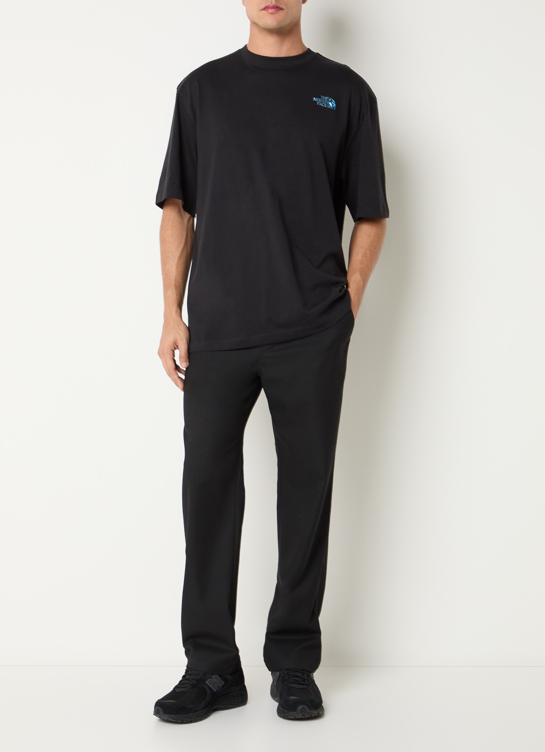 The North Face Liquid Box T-shirt met logo- en backprint - voorkant 2 zwart
