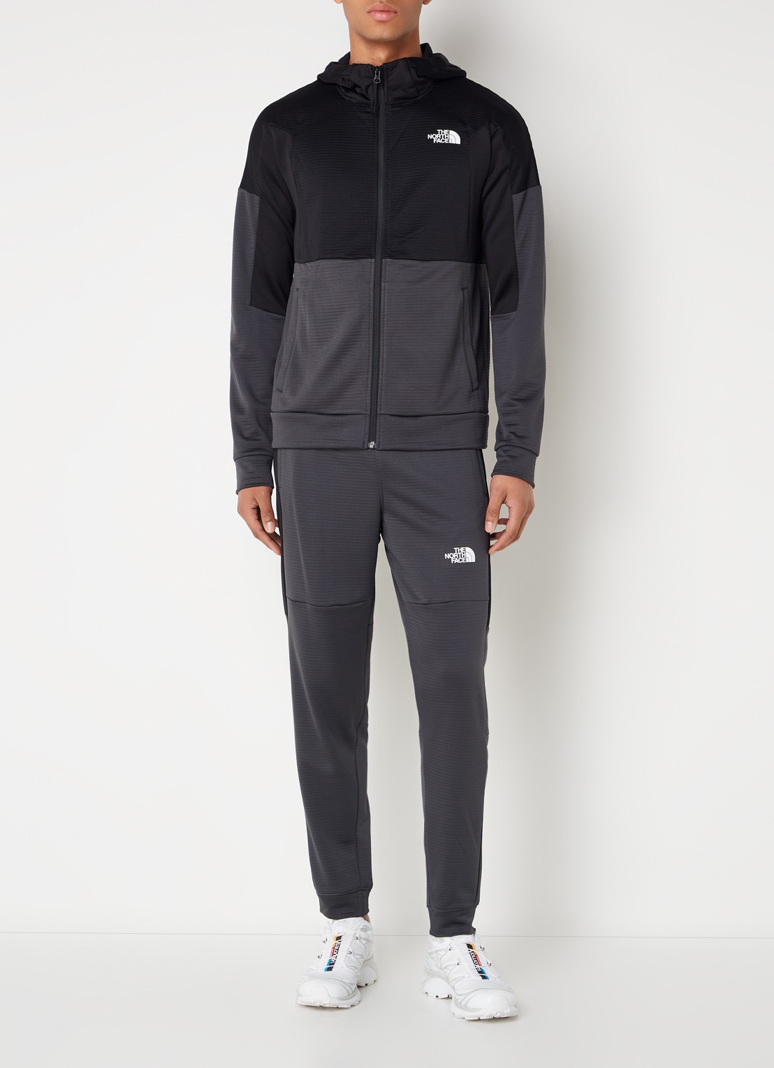 The North Face Mountain Athletics sweatvest van fleece met ritszakken en structuur  - voorkant 2 antraciet
