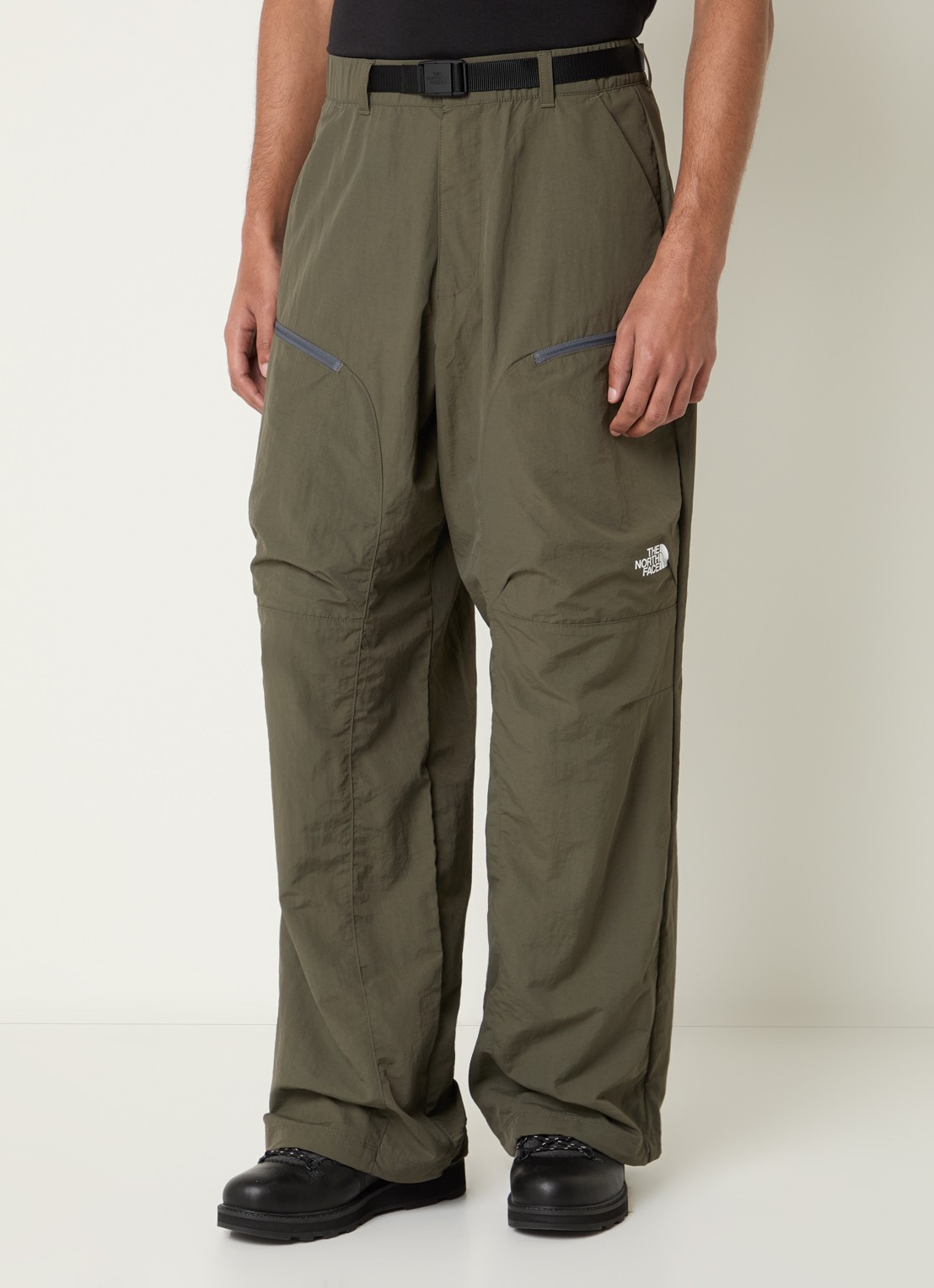 The North Face NSE loose fit cargobroek met ceintuur - detail legergroen