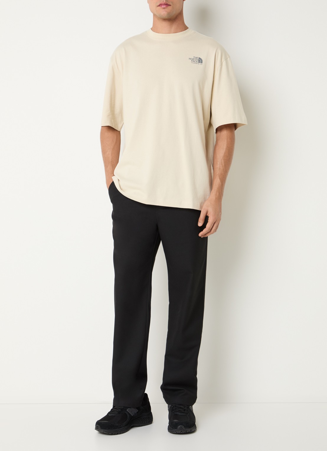The North Face Plant & Flora oversized T-shirt met logo- en backprint - voorkant 2 beige