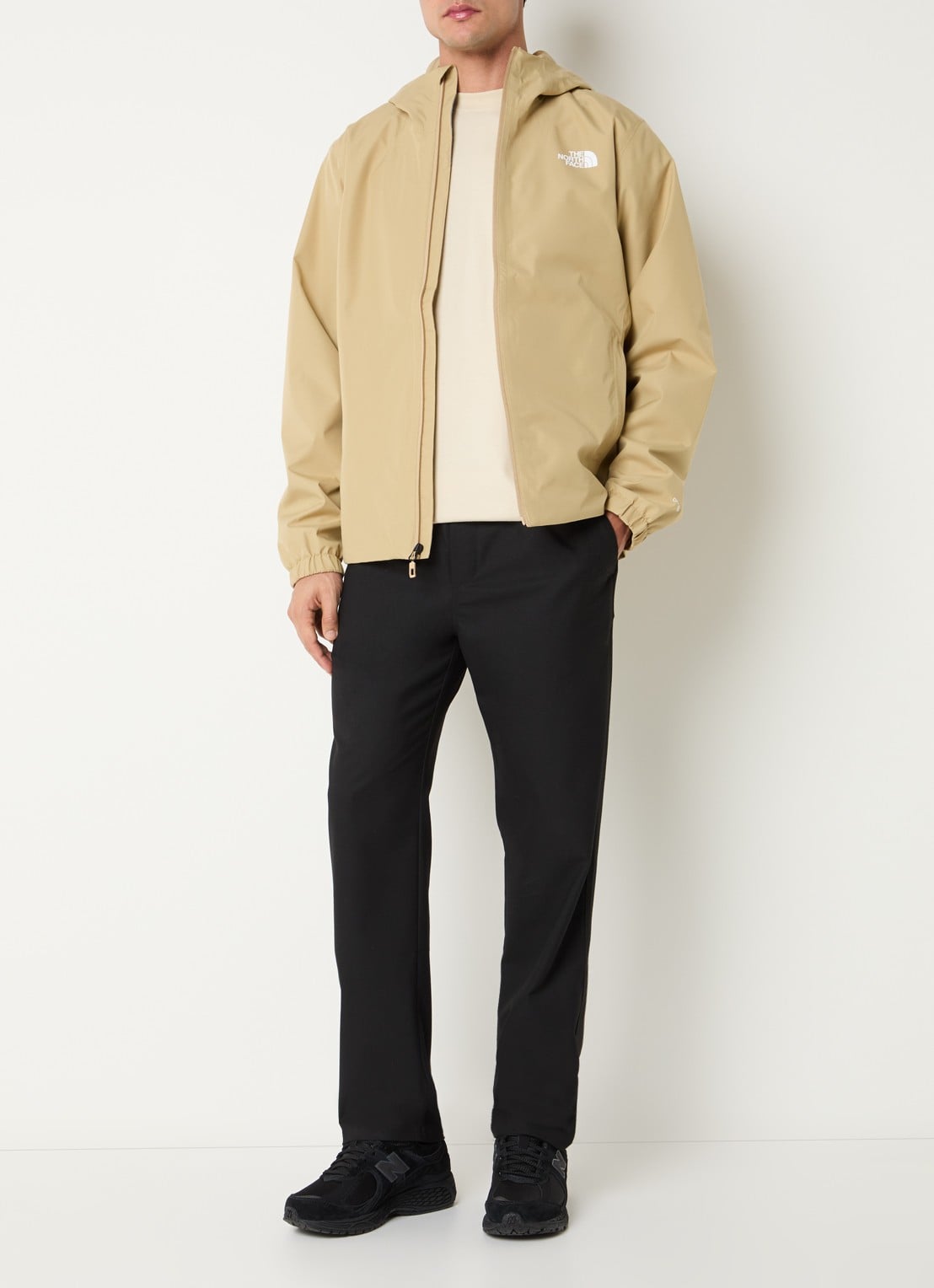 The North Face Quest windjack met capuchon en ritszakken - voorkant 3 beige