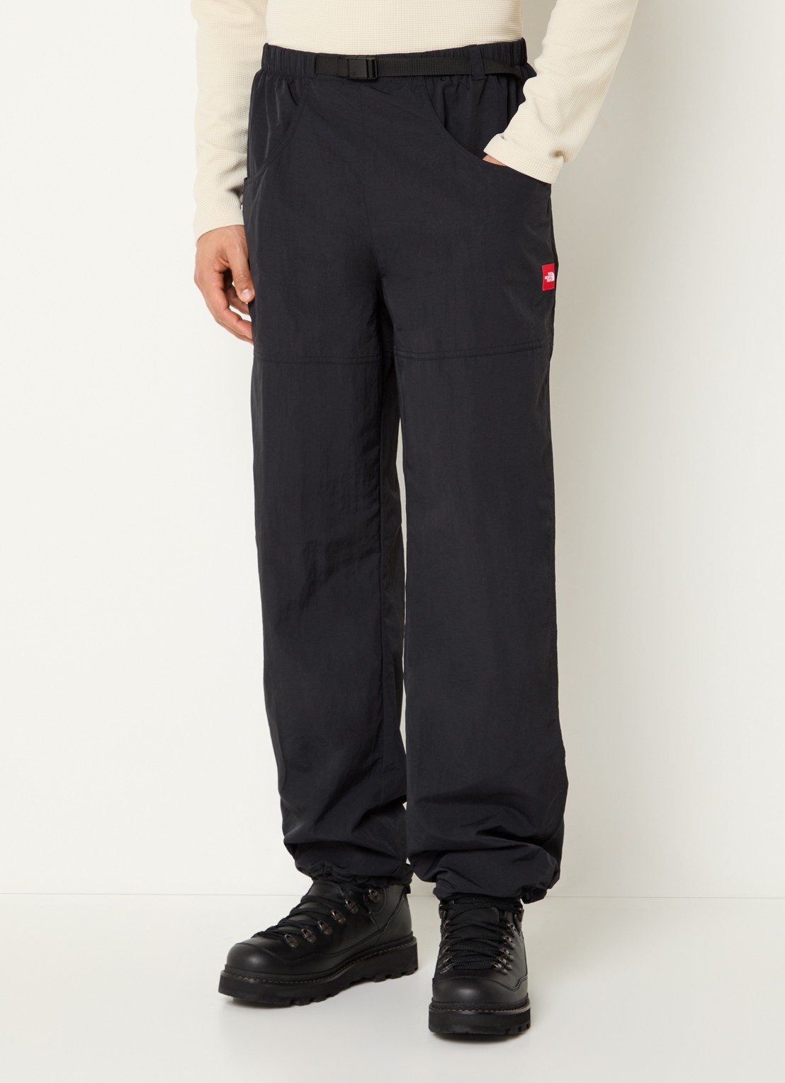 The North Face Red Box tapered fit broek met steekzakken - detail 2 zwart