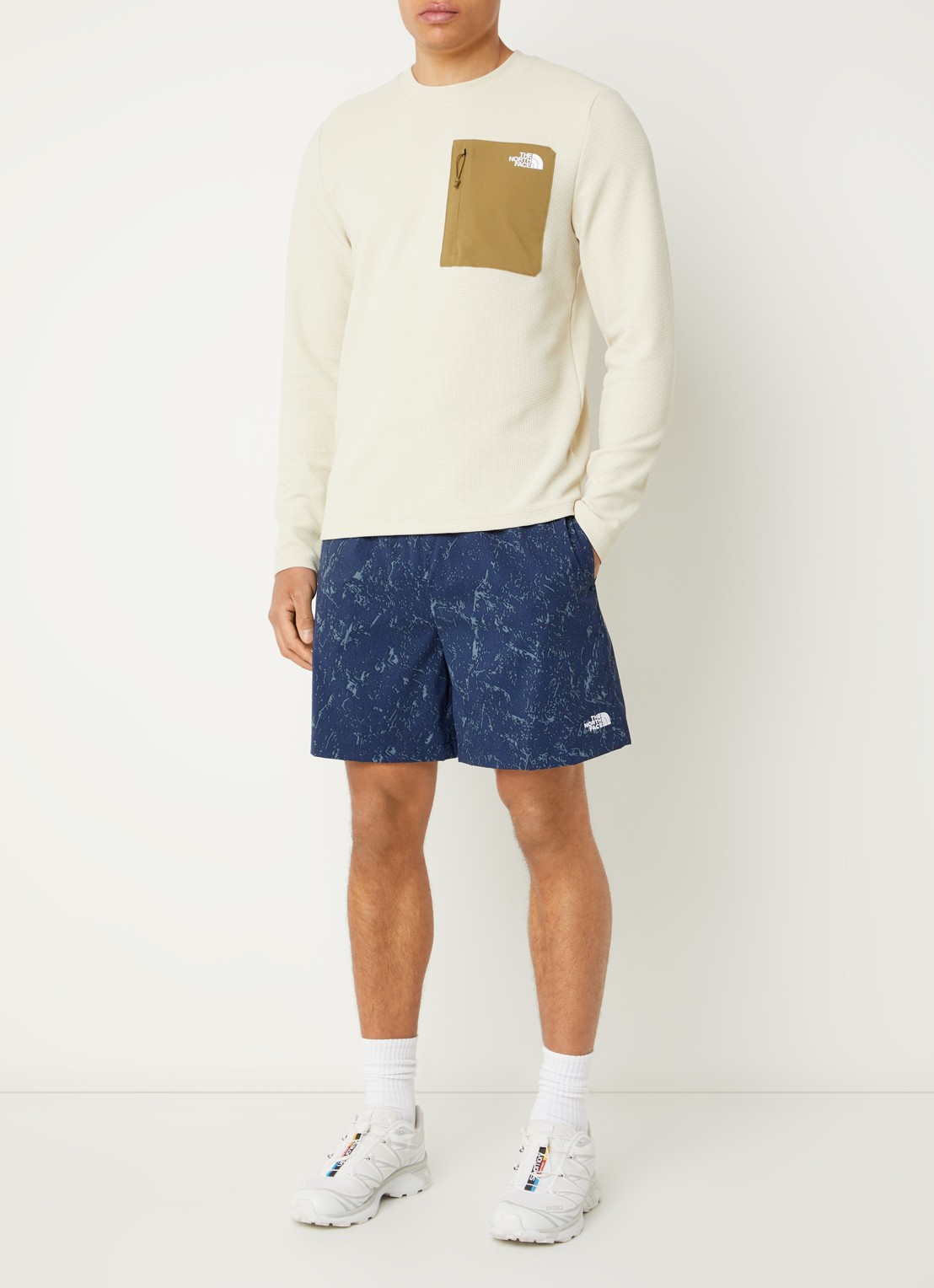 The North Face Straight fit korte broek met print en steekzakken - voorkant 2 donkerblauw