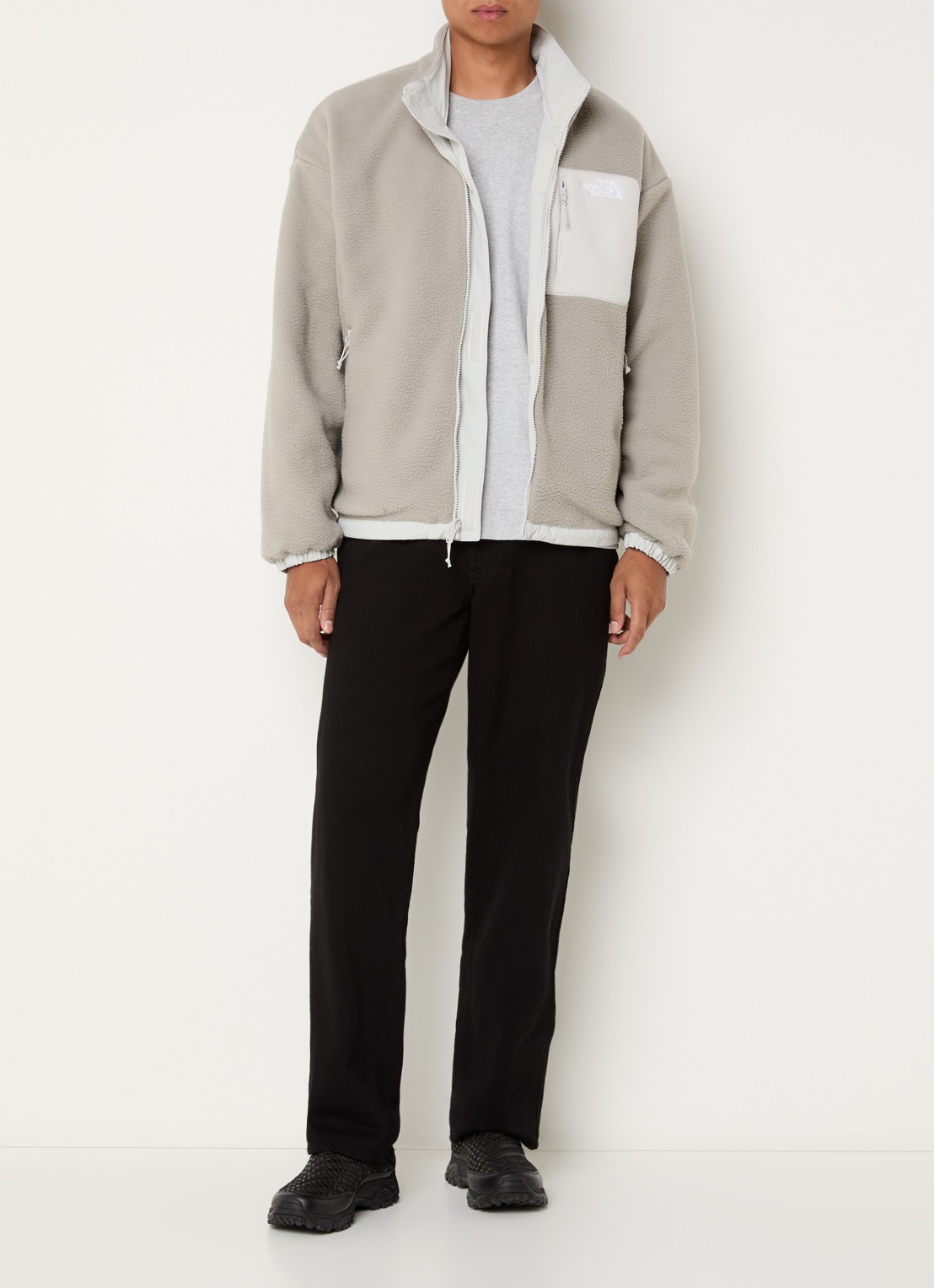 The North Face Yumiori reversible jack van teddy met ritszakken - voorkant 2 lichtgrijs