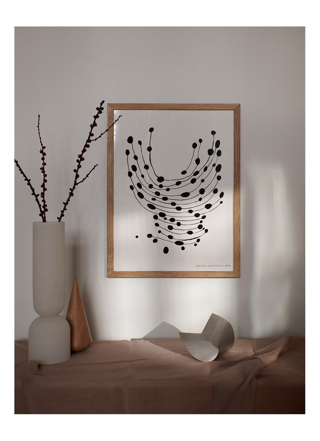 THE POSTER CLUB Dancing Dots, Leise Dich Abrahamsen print - voorkant 2 gebroken wit