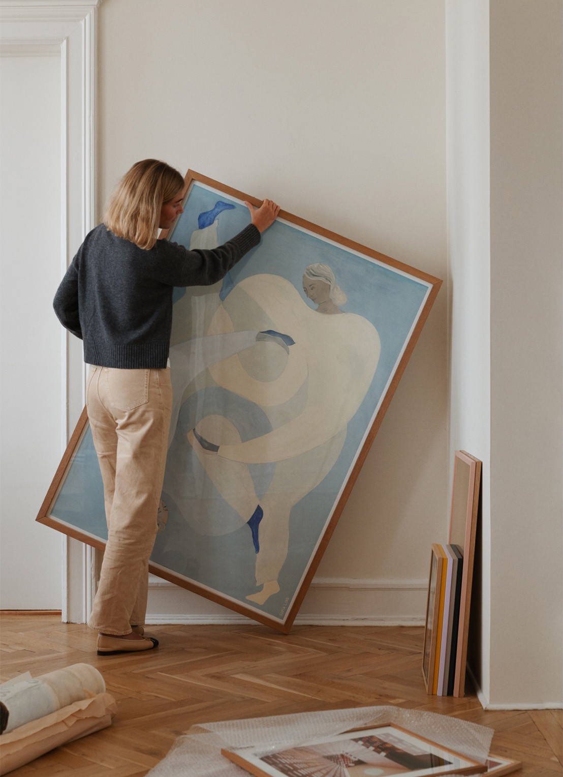 THE POSTER CLUB Hold You - Blue, Sofia Lind print - voorkant 2 blauw