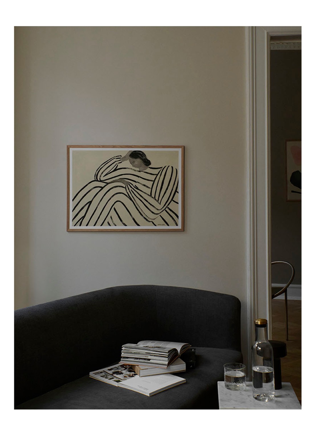 THE POSTER CLUB Waiting, Sofia Lind print - voorkant 3 beige