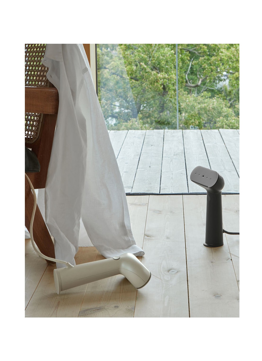 The Steamery Cirrus No.3 Iron Steamer kledingstomer met strijkfunctie - voorkant 5 zwart