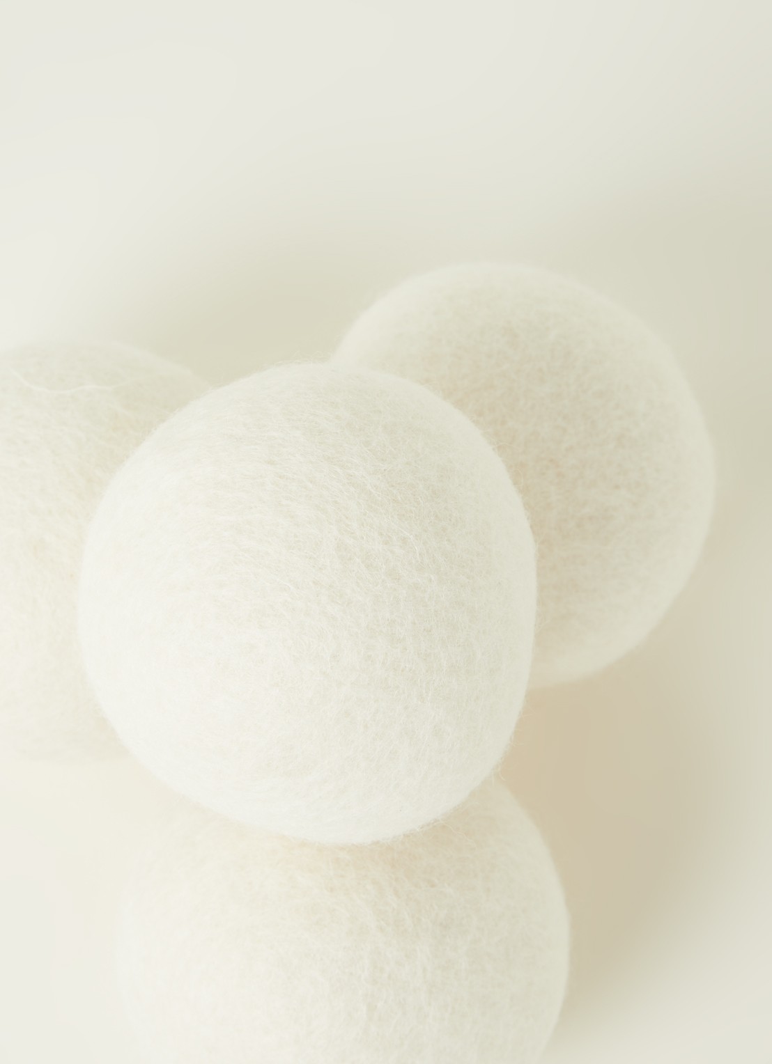 The Steamery Tumble Dryer Balls drogerballen set van 4 - detail 3 wit