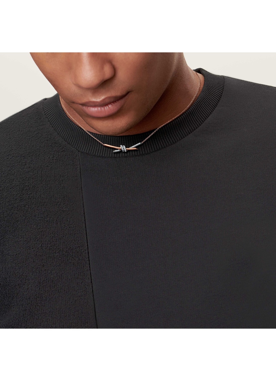 Tiffany & Co. Tiffany Knot ketting  van 18 karaat roségoud met diamant 86025 - detail undefined