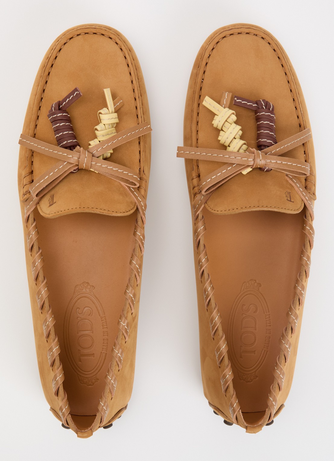 Tod's Gommino 22L mocassin van suède met gevlochten details - detail 3 camel